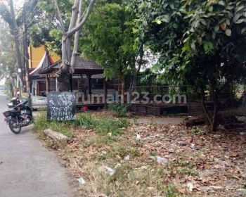 TANAH PINGGIR JALAN NEMPEL SUMARECON di PERUM TITYAN KENCANA BEKASI