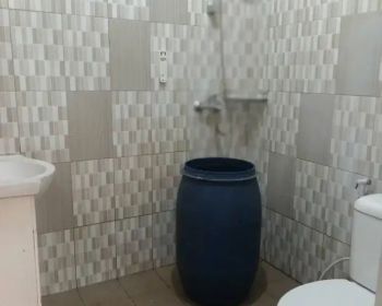 sewa/kontrak rumah strategis tengah kota furnished.