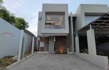 Rumah 2 Lantai Private Pool Ala Resort Dekat UI Depok