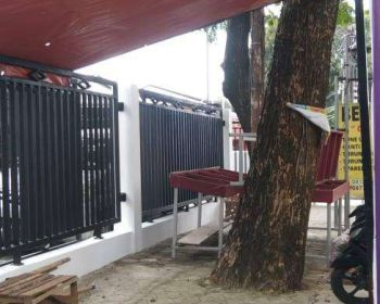 Lapak usaha pinggir Jl Raya Raden Saleh