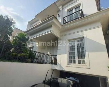 Best Price Beautiful House American Classic, Kebayoran Baru, Jakarta Selatan