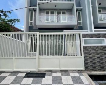 Model Scandinavian Rumah Gress 2lt di Jln Utama Komplek