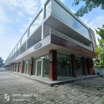 Ready Unit Komersial Building di Renon