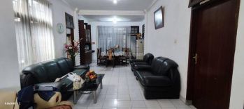 Disewakan rumah di Lengkong semi furnished siap huni