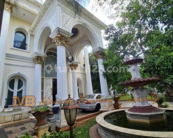 Rumah Mewah Posisi Hook Punya Halaman Yg Luas Lokasi Strategis