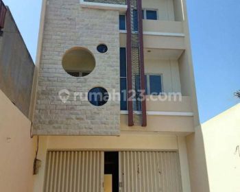 Ruko Bratang Gede 3 Lantai, Ramai Strategis