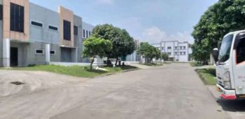 Gudang Siap Pakai di Marunda Center, Jakarta Utara