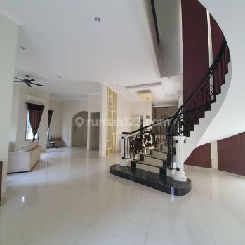 Dijual Rumah mewah, bagus di De latinos,dekat tol n stasiun  BSD