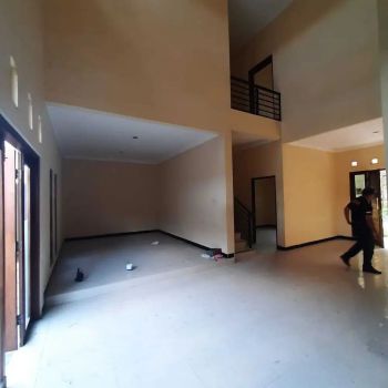 Rumah dalam perumahan di barat hyat dkt al azhar dan ugm