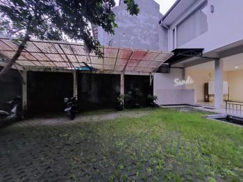 Kantor 2 Lantai dengan Halaman Luas Muat 10 Mobil di Condongcatur