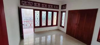 Rumah besar 2lt 240m2 pusat kota dekat raya badak agung renon jl6mtr