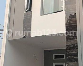 Rumah modern 2 lantai di Jl Pisangan baru belakang kelurahan ayam-ayam Jakarta