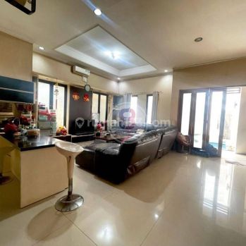 Rumah Hoek Ada Kolam Renang di Kebayoran Residence Sektor 7