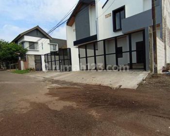 Rumah dalam komplek termewah di cinere dekat jaksel
