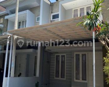 DI SEWAKAN RUMAH BARU SANGAT TERAWAT ONE GATE SYSTEM AREA DENPASAR SELATAN