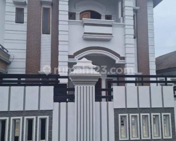 Disewakan Rumah 2 Lantai Siap Huni Lokasi Strategis Aman, Nyaman