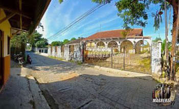 TANAH plus Bangunan Timur AMPLAZ