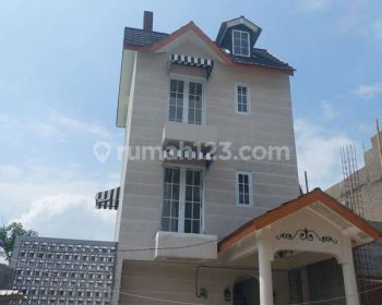 Rumah 3 Lantai Custom Desain Cluster Sayap Setiabudi Bandung SHM