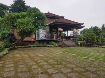 Tanah dan bangunan restoran 2 lantai di jual cepat