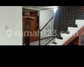 DISEWAKAN RUMAH BESAR SIAP HUNI COCOK TINGGAL/KANTOR