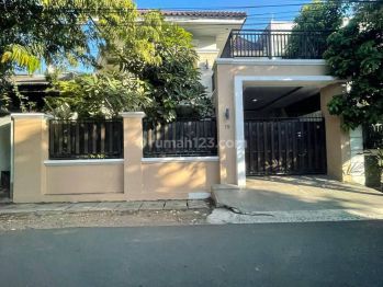Rumah 2 Lantai Bagus di Guntur Setiabudi Jakarta Sel Modern Mewah