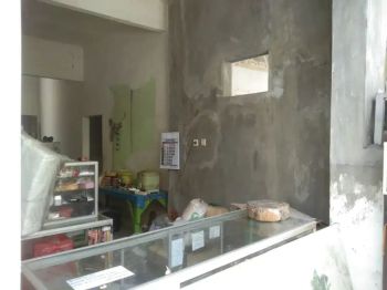 Di sewakan tempat bisa untuk hunian kos atau bisa juga di pakai toko