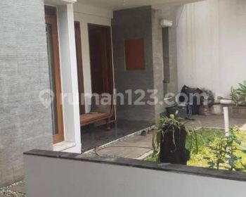 Rumah 2 Lantai Bagus SHM di Kebayoran Baru, Jakarta Selatan