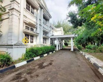 Disewakan /Dijual ex - Sekolah Internasional at Kemang Jakarta Selatan