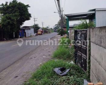 Lahan kosong pinggir jalan raya strategis