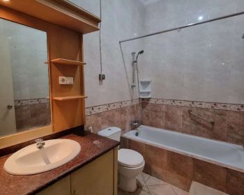 DISEWAKAN rumah Pakuwon City furnished baru (bisa bulanan)