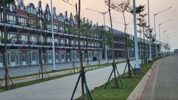 Ruko Ebony 2. Ruko Amsterdam. Pinggir Jalan Raya (4.5x15m)