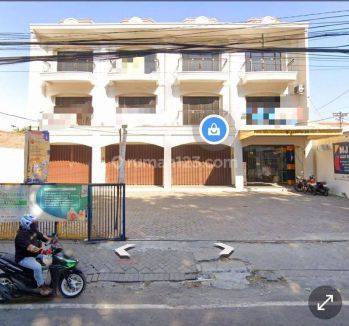 RUKO 3,5 LANTAI DI JL VETERAN KEBOMAS GRESIK LOKASI STRATEGIS