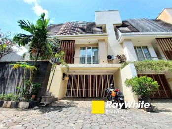 Townhouse di Kemang, Dalam Cluster, Private Pool, Furnished