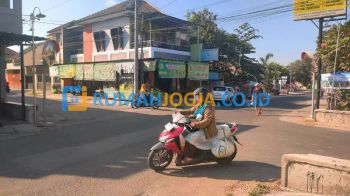 ruko usaha pinggir jalan besar pugeran maguwoharjo dalam ringroad