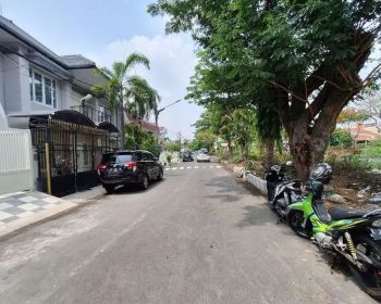 Rumah Baru Gress Raya Manyar Dekat PETRA - Double Way