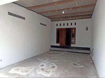 Ruang usaha dan Rumah tepi jalan raya palagan