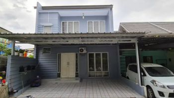 Dijual Santai Rumah posisi hook depan taman