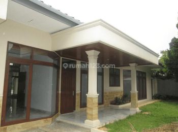 Rumah Dengan Private Pool di Jalan Damai Raya Cipete Jakarta Selatan