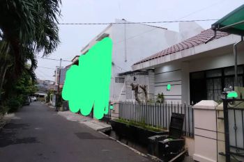 DIJUAL RUMAH DEPAN TAMAN DI RAWAMANGUN (BEBAS BANJIR)