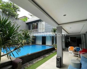 Dijual Rumah di Bintaro sektor 9 ada swimming pool. 4804