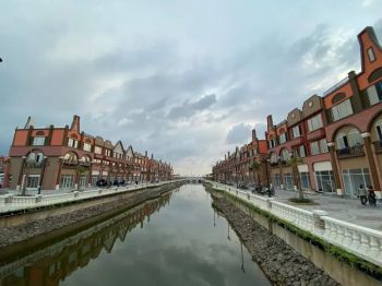 Disewakan ruko la riviera pik2 hadap danau