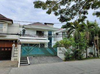 Rumah 2 lantai lingkungan hijau green garden