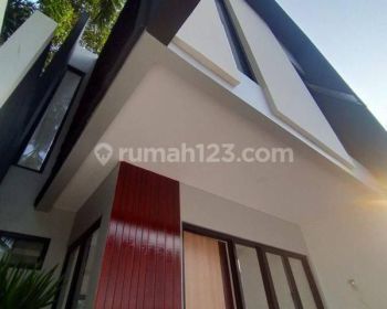 Rumah Modern Tema Skandinavian 2 Lantai Di Dekat Pondok Cabe