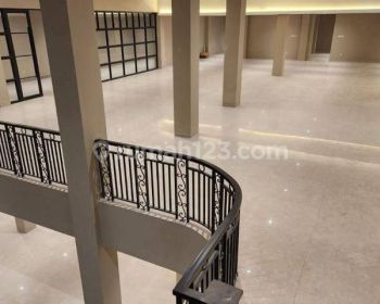 Disewakan gedung ruang usaha kantor mewah bagus luas di mainroad dago bandung