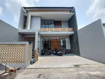 Rumah 2lt Siap Huni Di Perumahan Carport Luas Di Jakal