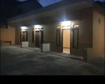 DISEWAKAN KONTRAKAN ADA PARKIRAN DI JAKUT