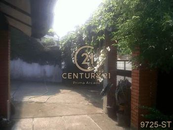 Dijual Rumah Lengkap Dengan Swimming Pool Lokasi Strategis