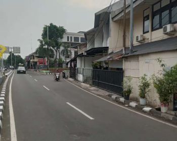 Di sewa / dikontrakkan rumah tinggal dua lantai /kantor / usaha