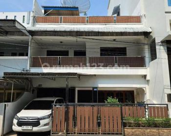 rumah 2 lantai terawat siap huni di medan dekat central point mall pusat kota