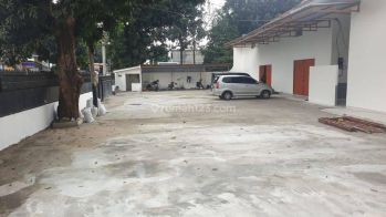 Bangunan Semi Gudang di Srengseng Jalan Raya, Jakarta Barat